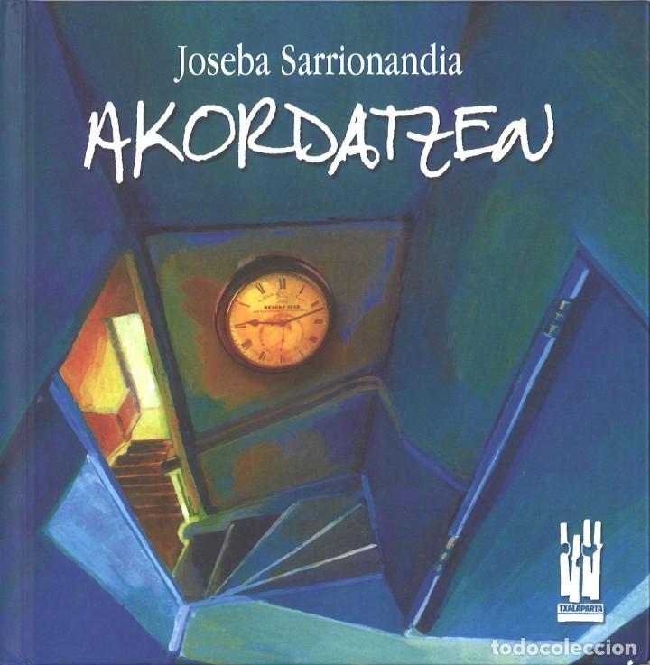 Libros de segunda mano: Akordatzen. Joseba Sarrionaindia. 2004. En euskera - Foto 1