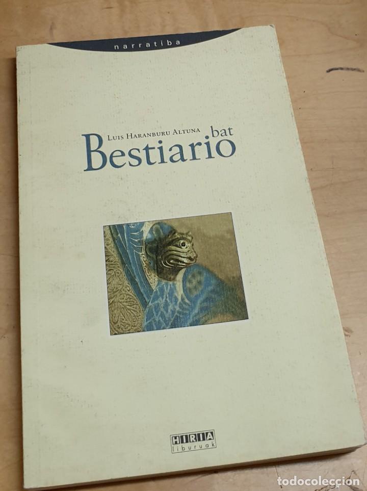 Libros de segunda mano: Bestiario bat - HARANBURU ALTUNA, LUIS - Foto 1