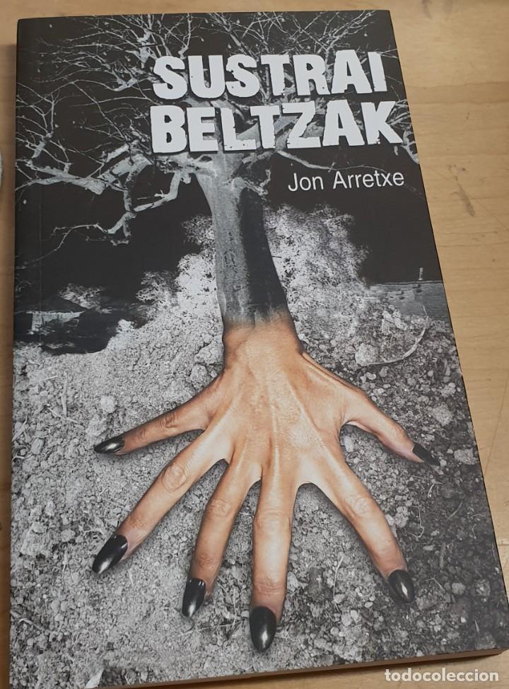 Libros de segunda mano: Sustrai beltzak - ARRETXE, JON - Foto 1