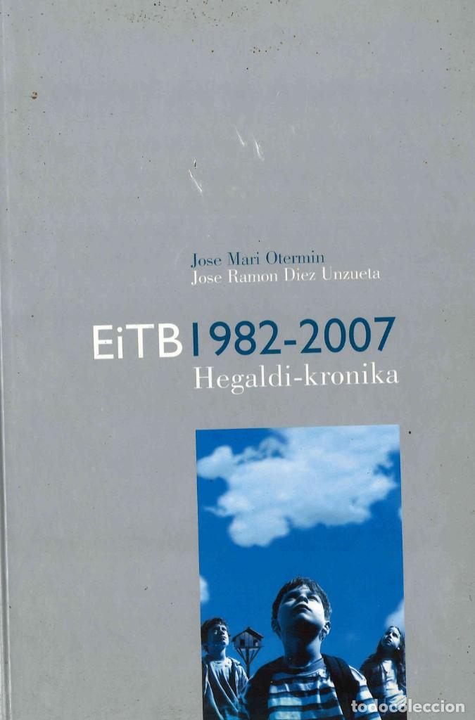 Libros de segunda mano: EiTB 1982-2007 Hegaldi kronika - Foto 1