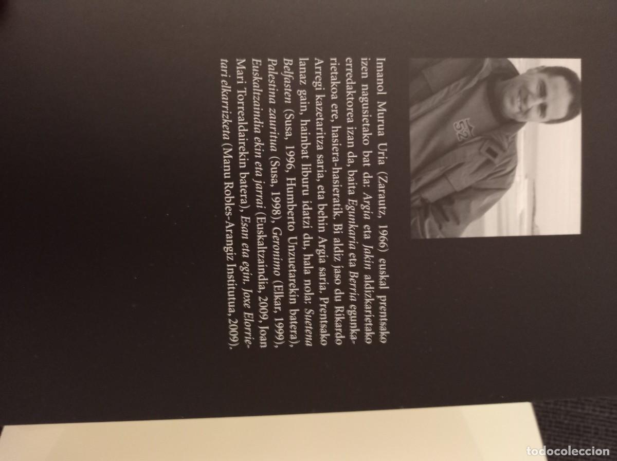Libros de segunda mano: Libro Loiolako hegiak. Imanol Murua Ur&iacute;a. Elkar Berria 2010. - Foto 3
