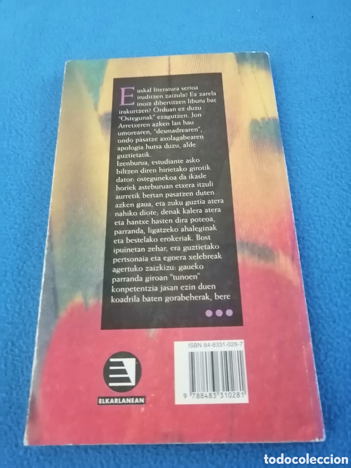 Libros de segunda mano: Libro en euskera Ostegunak de Jon Arretxe - Foto 2
