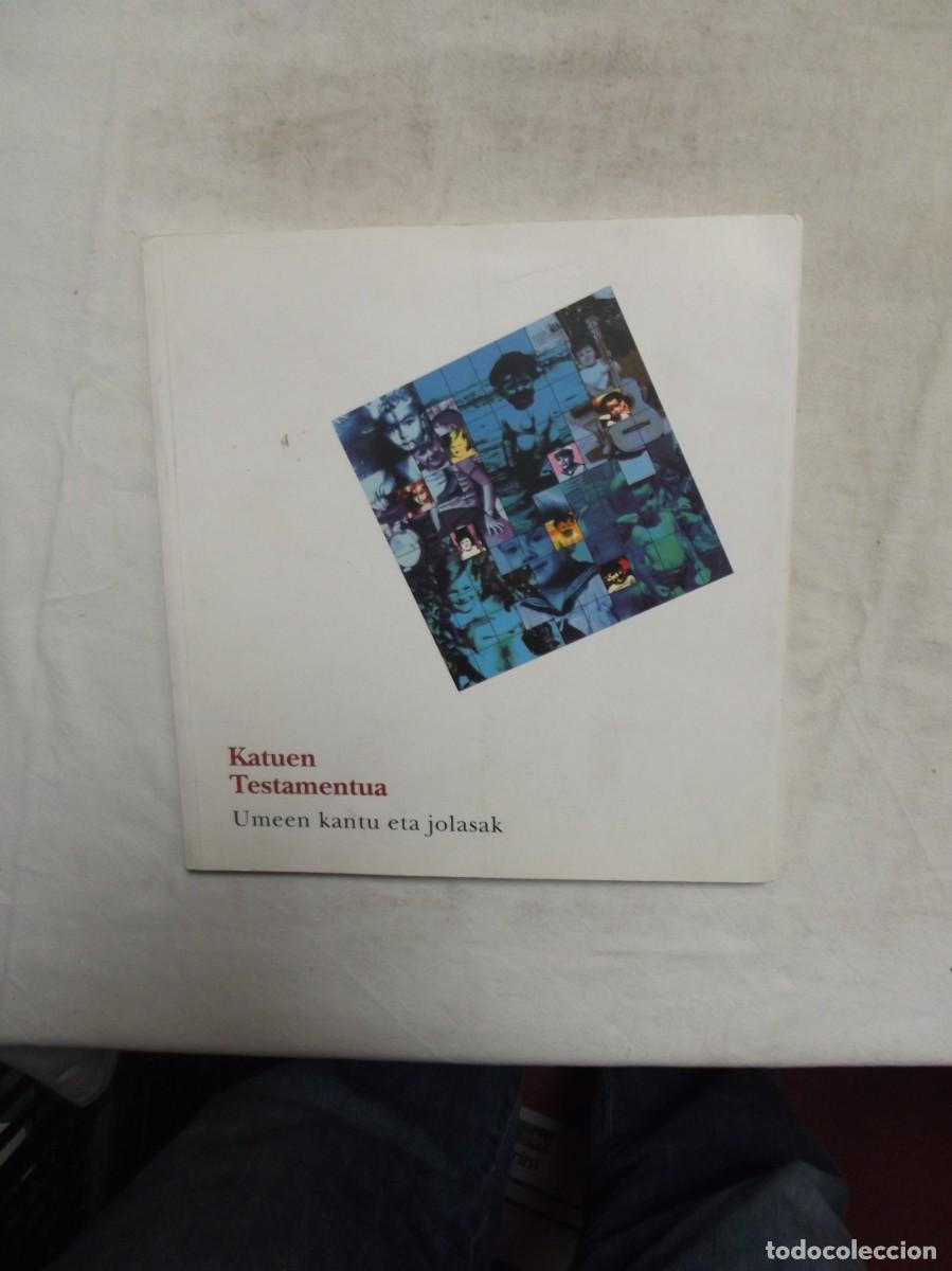 Libros de segunda mano: KATUEN TESTAMENTUA UMEEN KANTU ETA JOLASAK - Foto 1