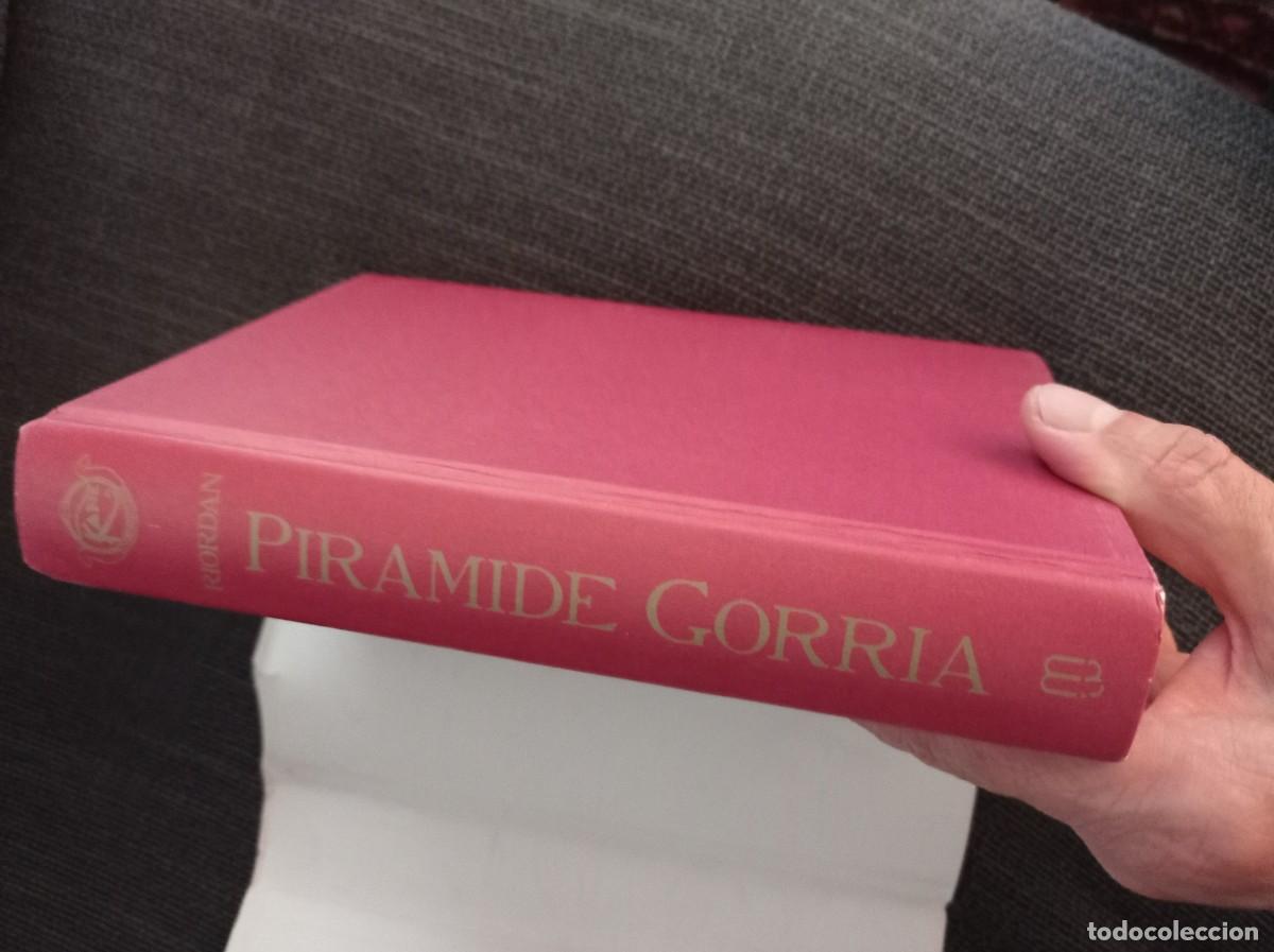 Libros de segunda mano: Libro Piramide gorria. Rick Riordan. Mezulari 2011. - Foto 3