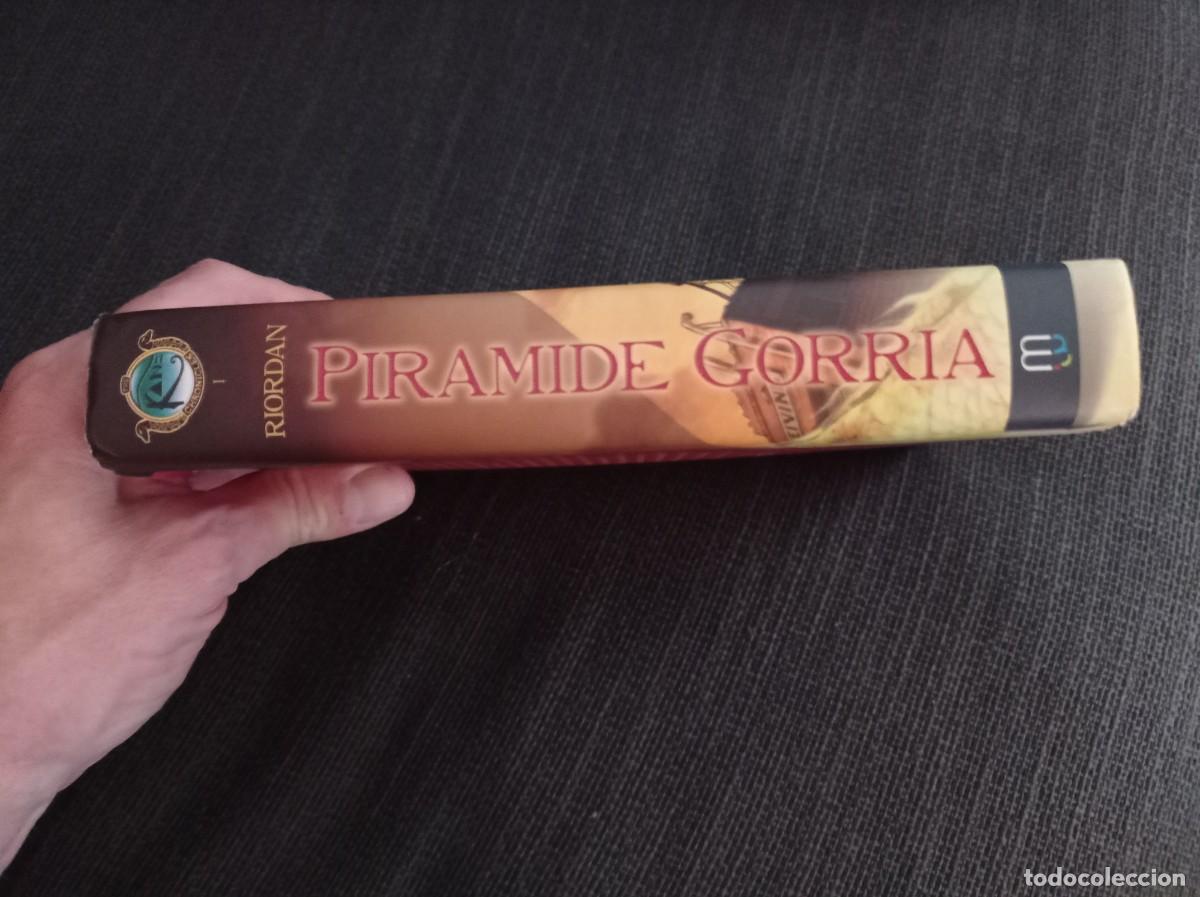 Libros de segunda mano: Libro Piramide gorria. Rick Riordan. Mezulari 2011. - Foto 9