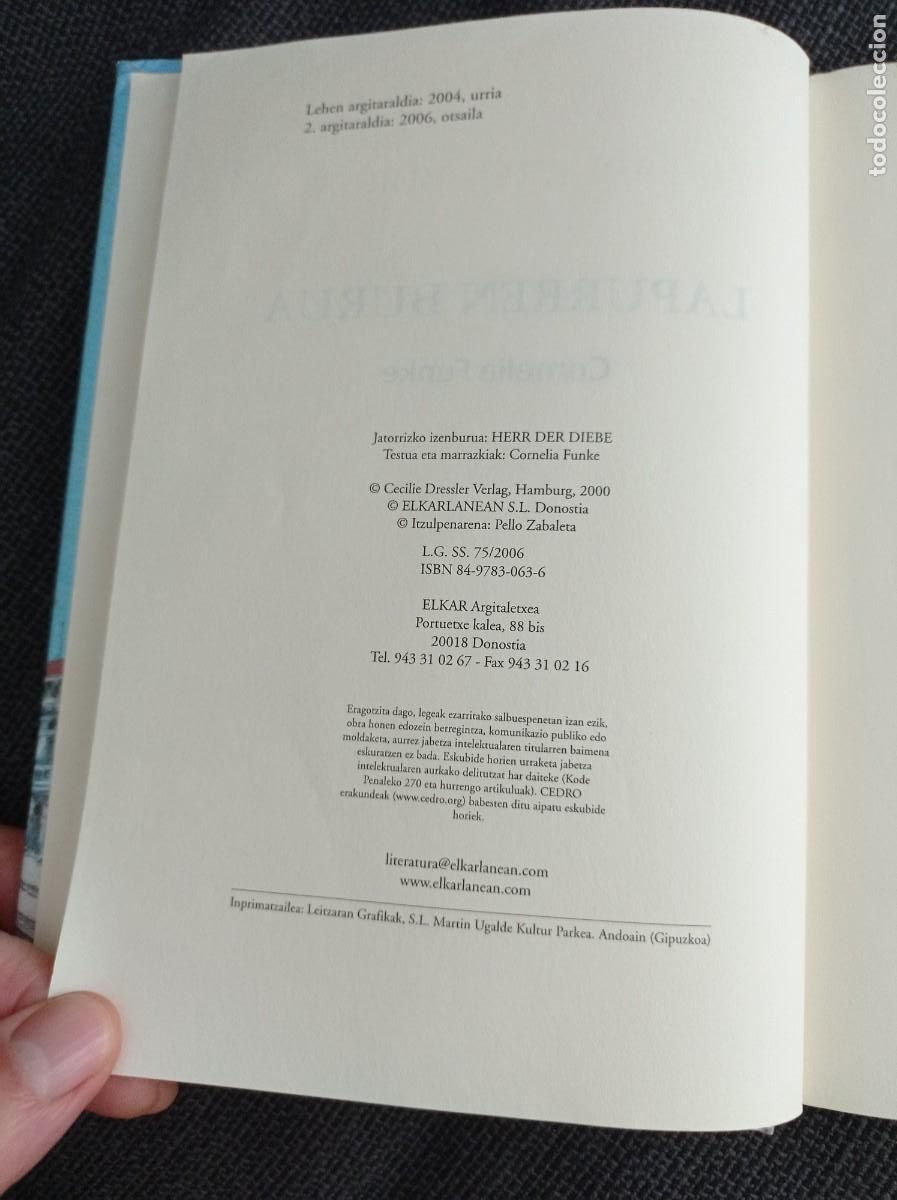 Libros de segunda mano: Libro Lapurren burua. Cornelia Funke. Elkar 2006. - Foto 4