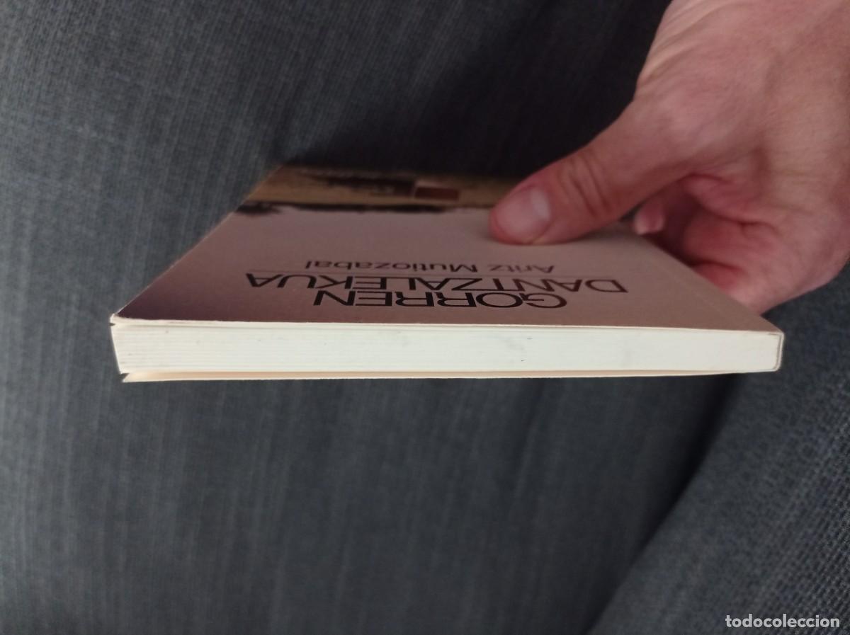 Libros de segunda mano: Libro Gorren dantzalekua. Aritz Mutiozabal. Maiatz 2013. - Foto 6