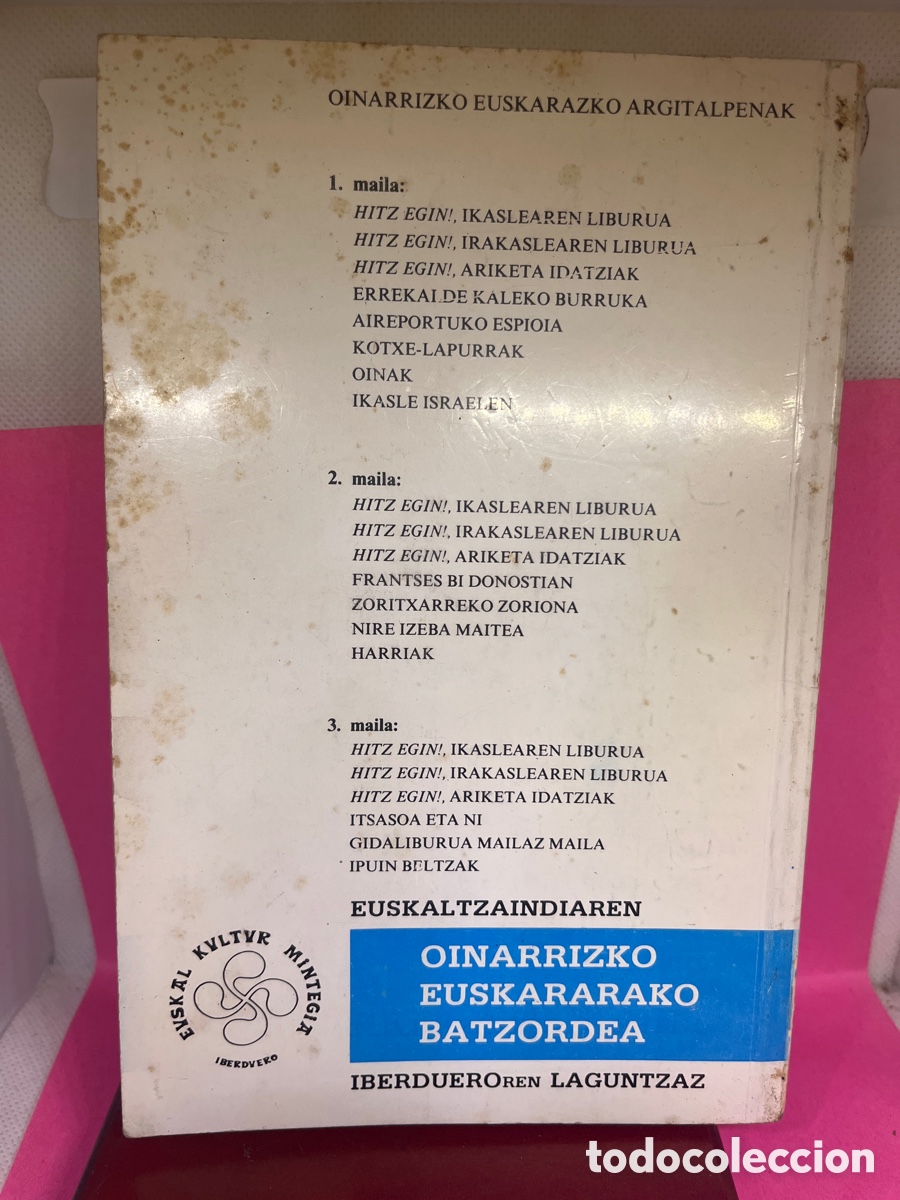 Libros de segunda mano: OINAK De Xavier Amuriza en euskera - Foto 2