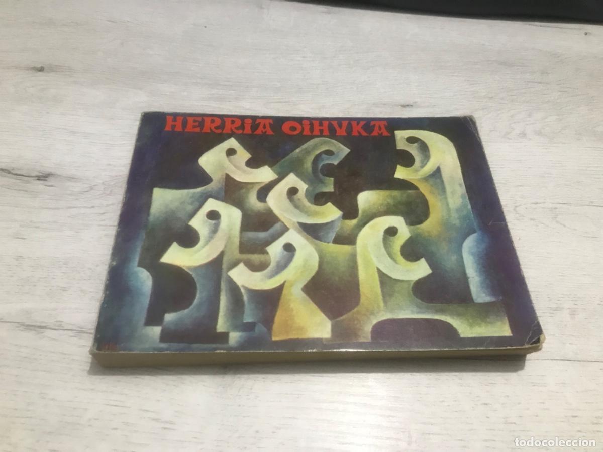 Libros de segunda mano: Libro Herria Oihuka cancionero en euskera - Foto 1