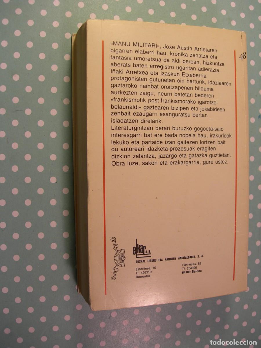 Libros de segunda mano: MANU MILITARI / JOXE AUSTIN / EUSKERA - Foto 2