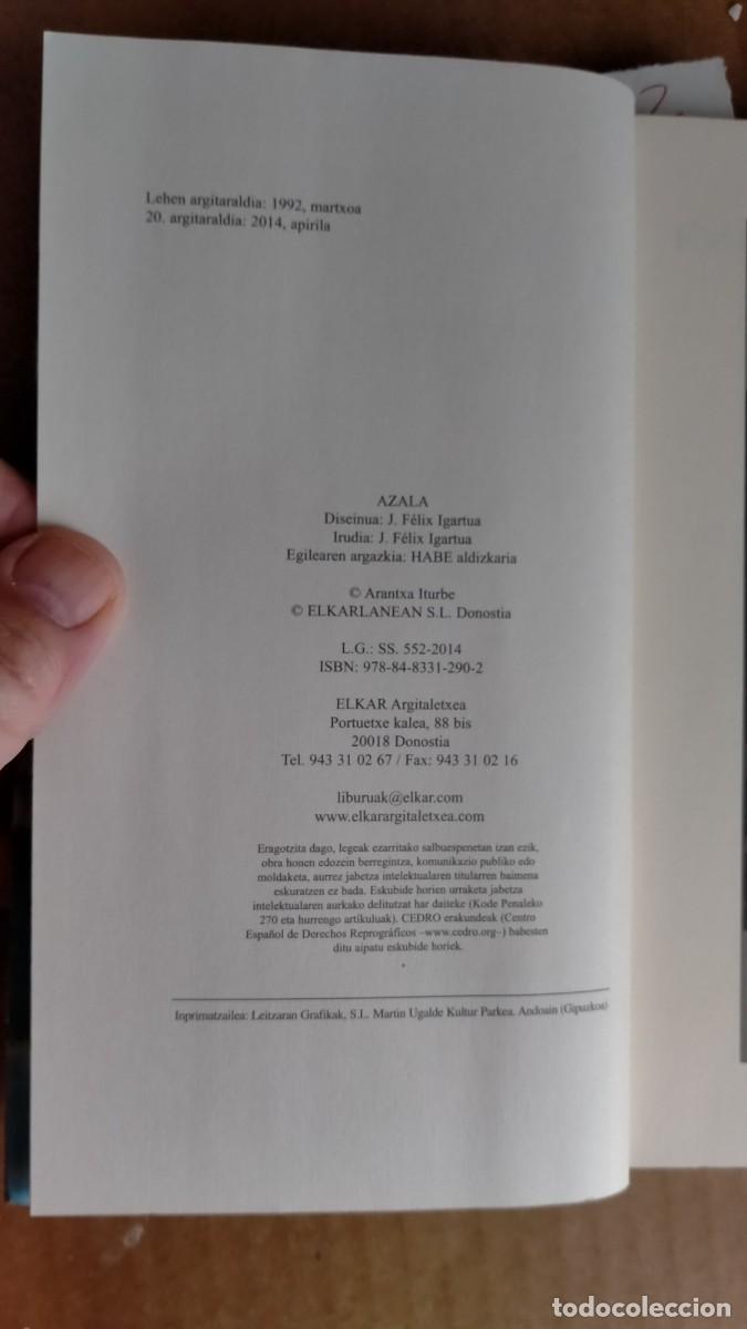 Libros de segunda mano: EZER BAINO LEHEN. ARANTXA ITURBE. ELKAR, 2014 - Foto 4