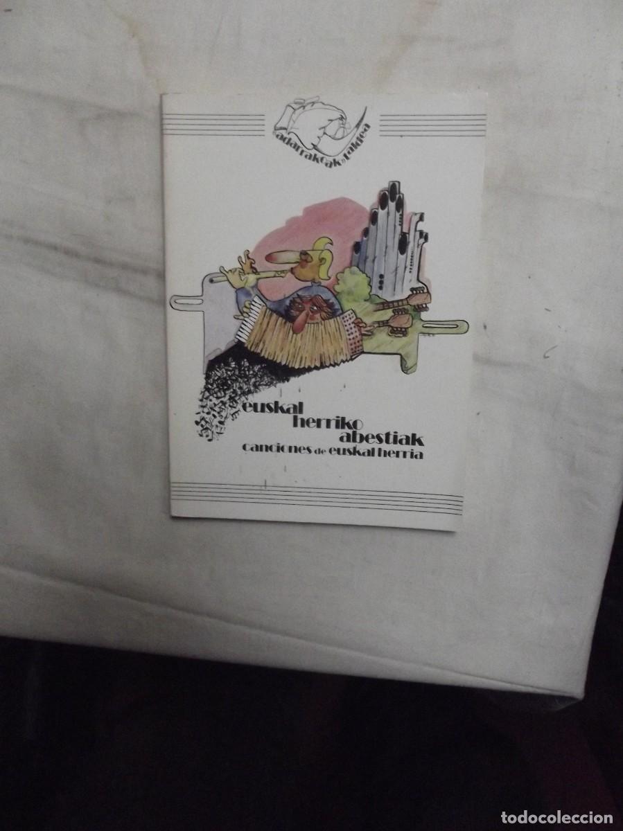 Libros de segunda mano: EUSKAL HERRIKO ABESTIAK - CANCIONES DE EUSKAL HERRIA - Foto 1