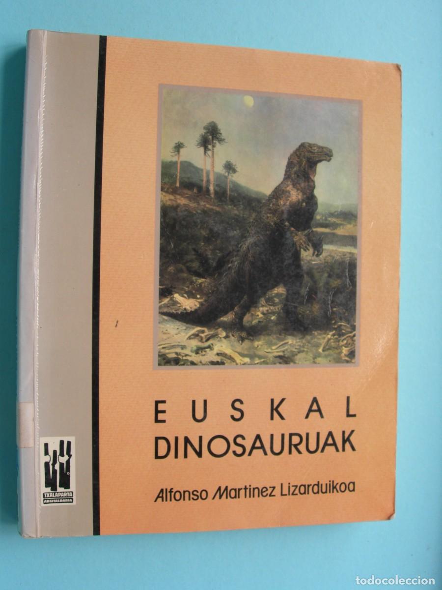 Libros de segunda mano: EUSKAL DINOSAURUAK / ALFOSO MART&Iacute;NEZ LIZAUDUIKOA / EUSKERA