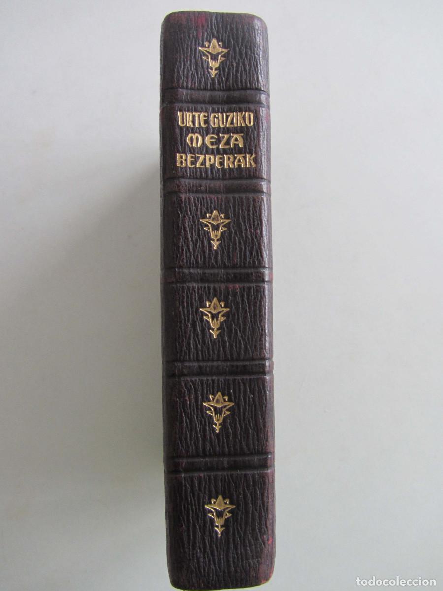 Libros de segunda mano: Urte guziko meza-bezperak. Orixe. 1950 Ilustraciones de Jhon (Txiki) y Pablo Zabalo. Euskera