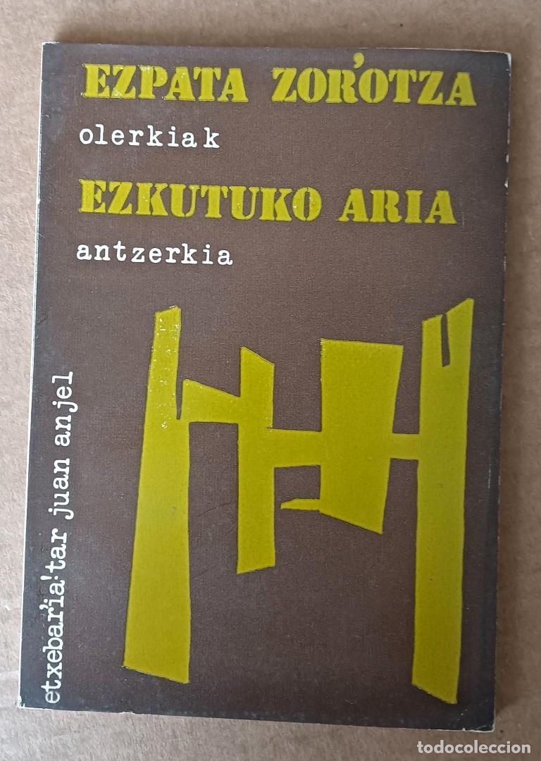Libros de segunda mano: EZPATA ZOR&acute;OTZA olerkiak - EZKUTUKO ATIA antzerkia - Etxebar&acute;ia tar Juan Anjel