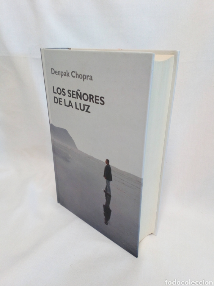 Libros de segunda mano: Los se&ntilde;ores de la luz. Deepak Chopra. Como nuevo - Foto 1
