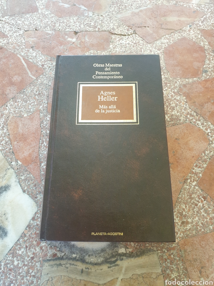 Libros de segunda mano: M&aacute;s all&aacute; de la justicia - Agnes Heller - Foto 1