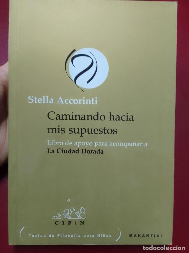 Libri di seconda mano: Stella Accorinti: Caminando hacia mis supuestos. Libro de apoyo para acompa&ntilde;ar a La Ciudad Dorada