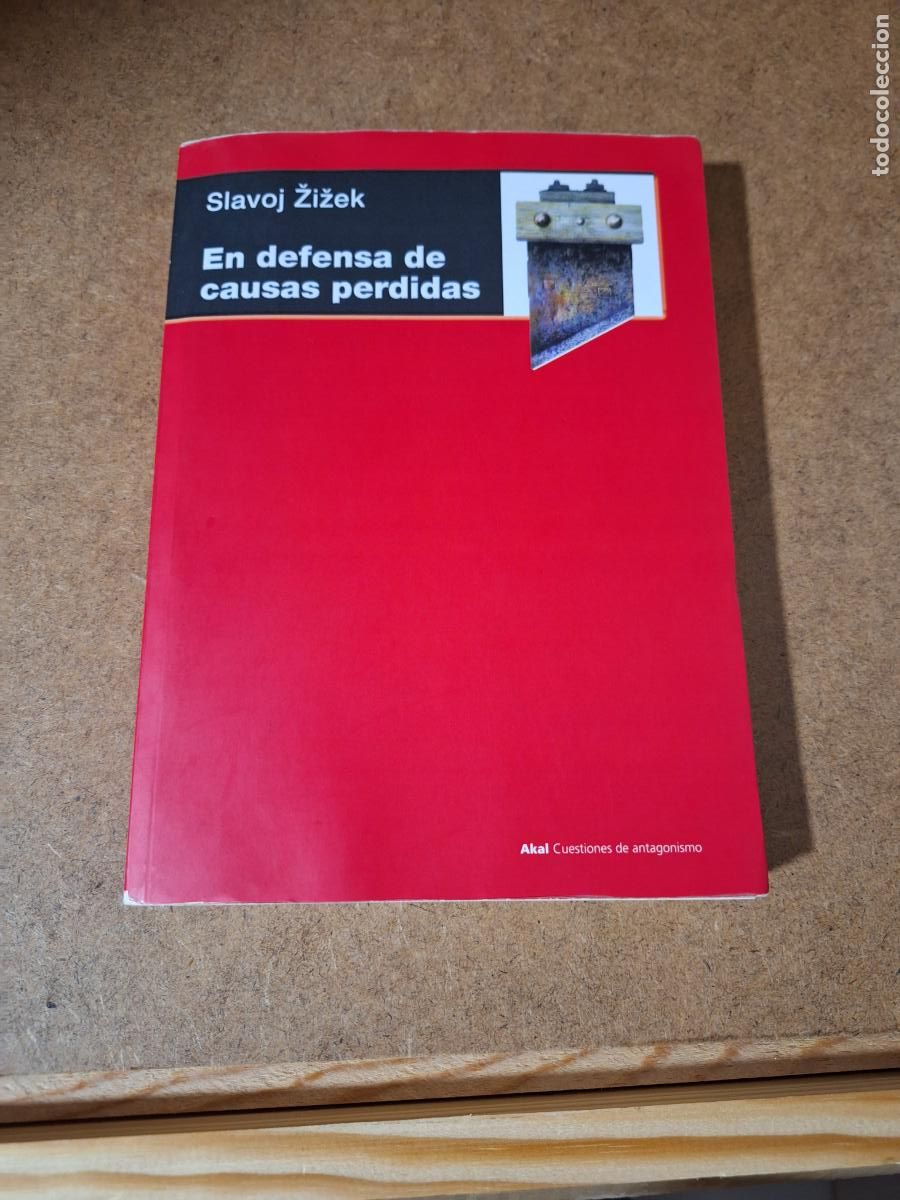 Libros de segunda mano: En defensa de causas perdidas - Slavoj Zizek - Foto 1