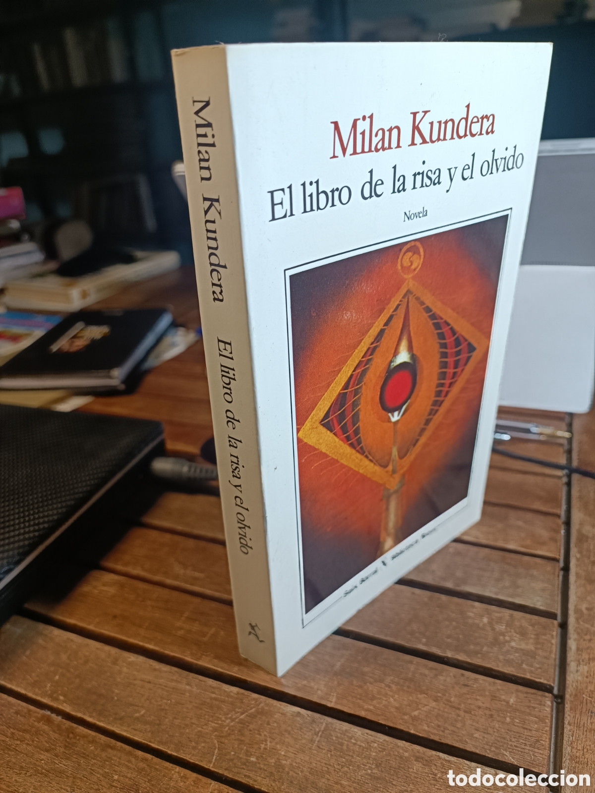 Libros de segunda mano: El libro de la risa y el olvido Milan kundera seix barral - Foto 2
