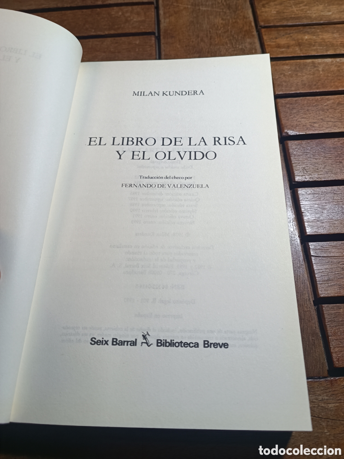 Libros de segunda mano: El libro de la risa y el olvido Milan kundera seix barral - Foto 4