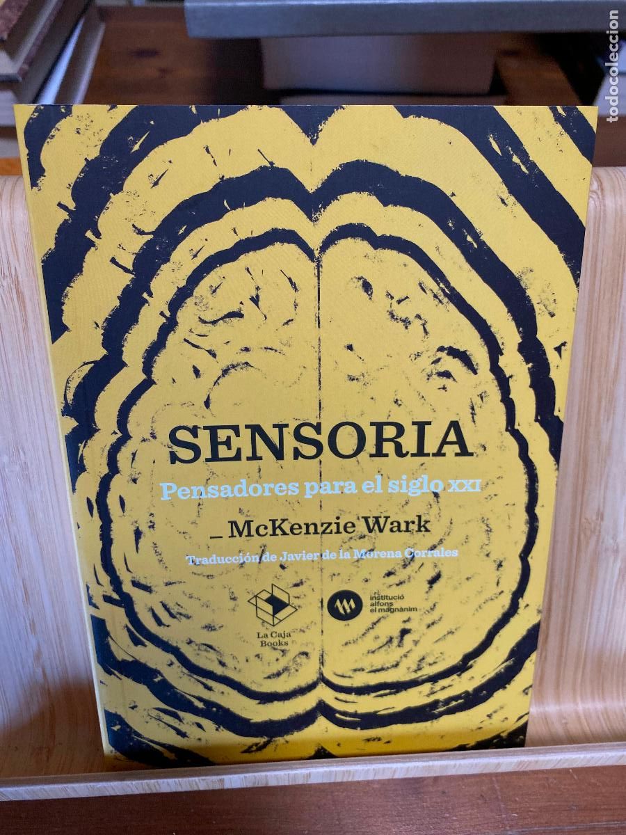 Libros de segunda mano: SENSORIA. PENSADORES PARA EL SIGLO XXI. MCKENZIE WARK. EDITA LA CAJA BOOKS