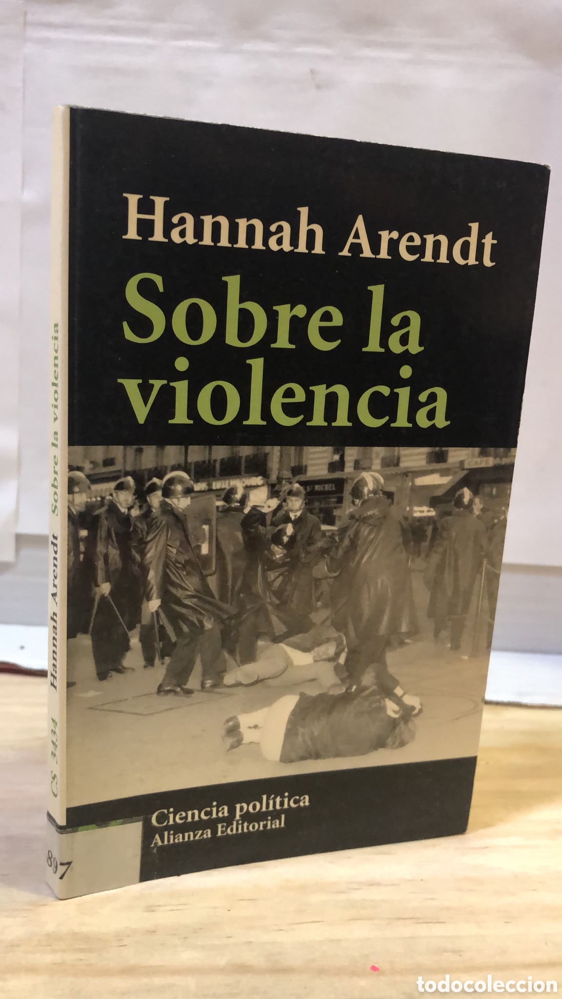 Second hand books: Sobre la violencia - Hannah Arendt