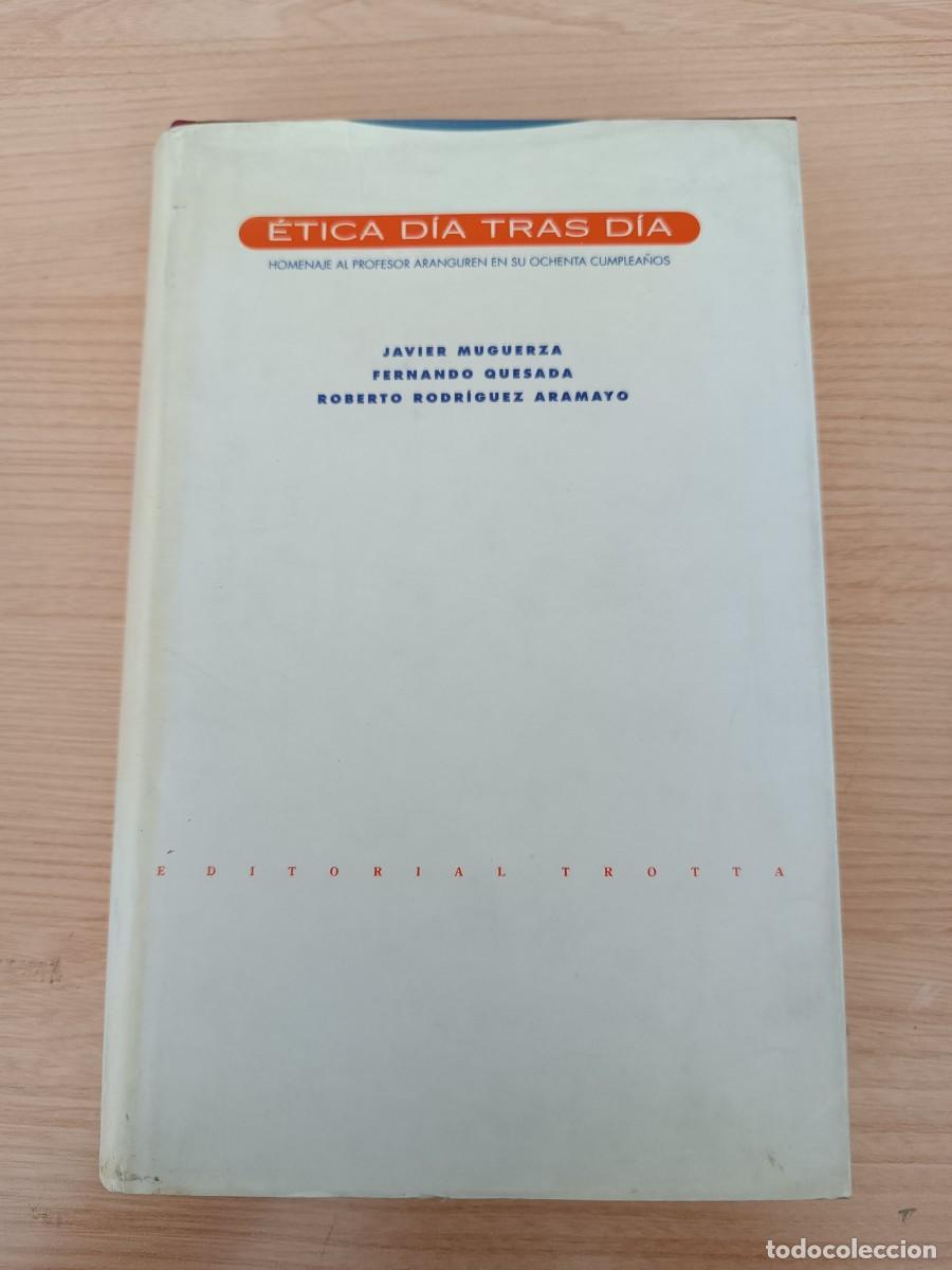 Libros de segunda mano: &Eacute;tica d&iacute;a tras d&iacute;a - Javier Muguerza, Fernando Quesada y Roberto Rodr&iacute;guez Aramayo. Trotta