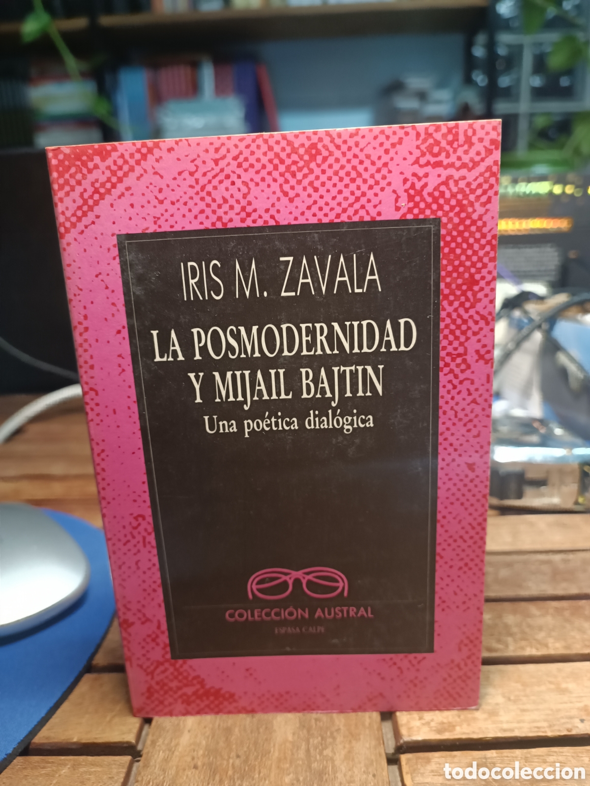 Libros de segunda mano: La posmodernidad y Mija&iacute;l Bajt&iacute;n. Iris M. Zavala Una po&eacute;tica dial&oacute;gica Austral espasa