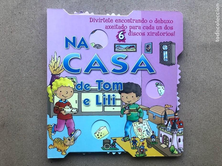 Libros de segunda mano: Na casa de Tom e Lili / En Gallego / Libro de cart&oacute;n con 6 discos giratorios /