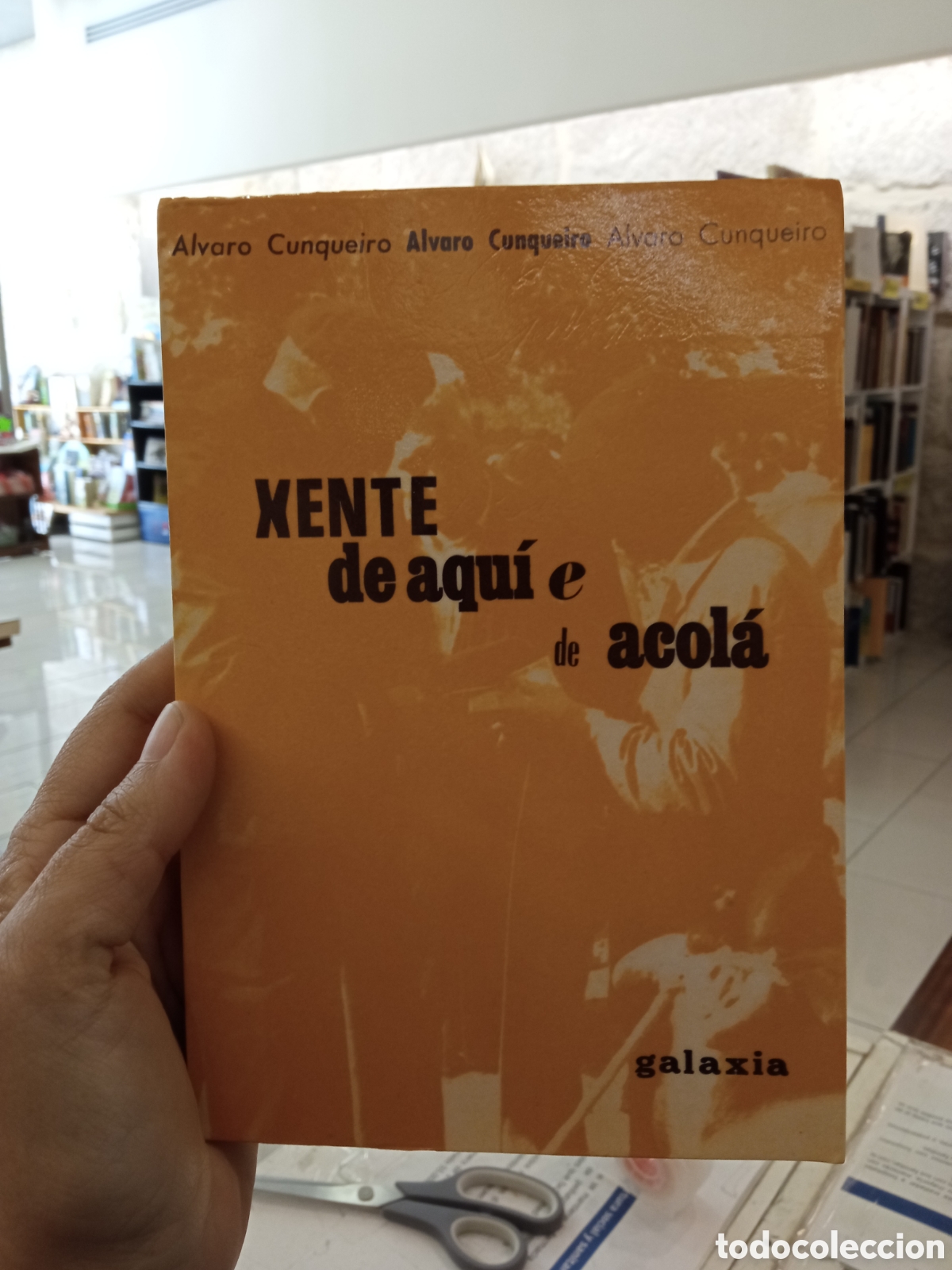 Libros de segunda mano: Xente de aqu&iacute; e acol&aacute;. Alvaro Cunqueiro. Primeira edici&oacute;n Galaxia 1971