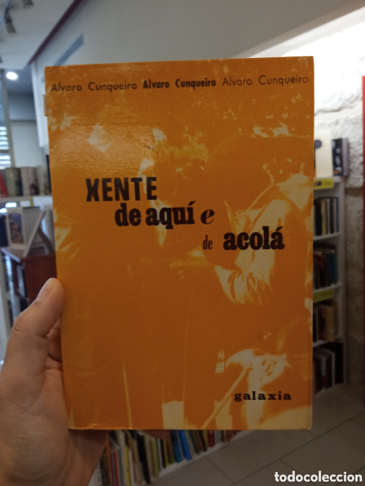 Libros de segunda mano: Xente de aqu&iacute; e acol&aacute;. Alvaro Cunqueiro. Primeira edici&oacute;n Galaxia 1971. Firmado polo autor