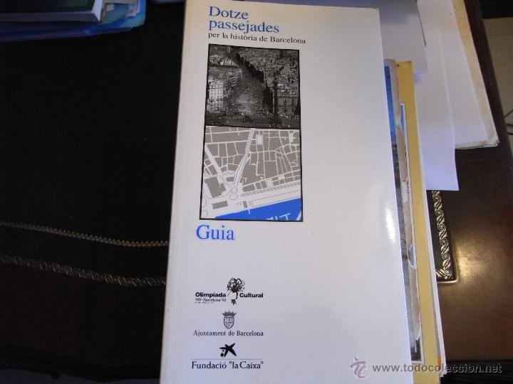 Libros de segunda mano: Dotze passejades per la hist&ograve;ria de Barcelona. Gu&iacute;a