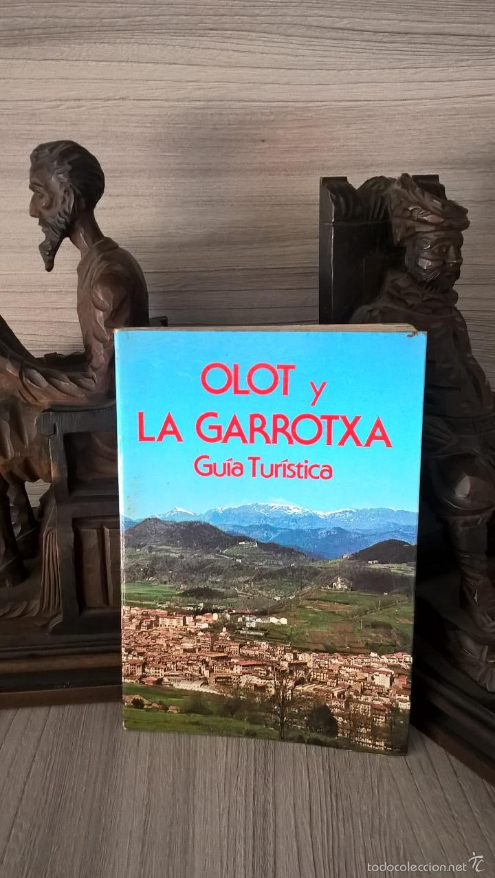 Libri di seconda mano: OLOT Y LA GARROTXA, GUIA TURISTICA.ALEJANDRO CUELLAR BASSOLS, CON MAPA DESPLEGABLE.