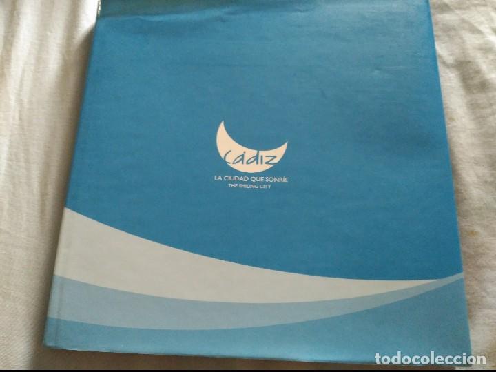 Libros de segunda mano: cadiz la ciudad que sonrie 2006  todo fotografias carnavales playas,monumentos ,gastronomia
