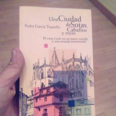 Libros de segunda mano: UNA CIUDAD DE SOTAS CABALLOS Y REYES -PEDRO GARCÍA TRAPIELLO EL VIEJO LEÓN -UN PASEO CANALLA. Lote 163350101