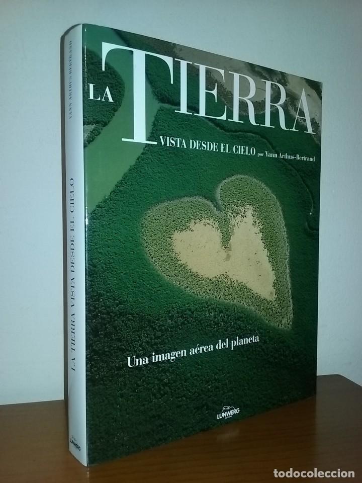 Livres d'occasion: LA TIERRA VISTA DESDE EL CIELO, UNA IMAGEN AEREA DEL PLANETA, YANN ARTHUS BERTRAND, LUNWERG, 2002