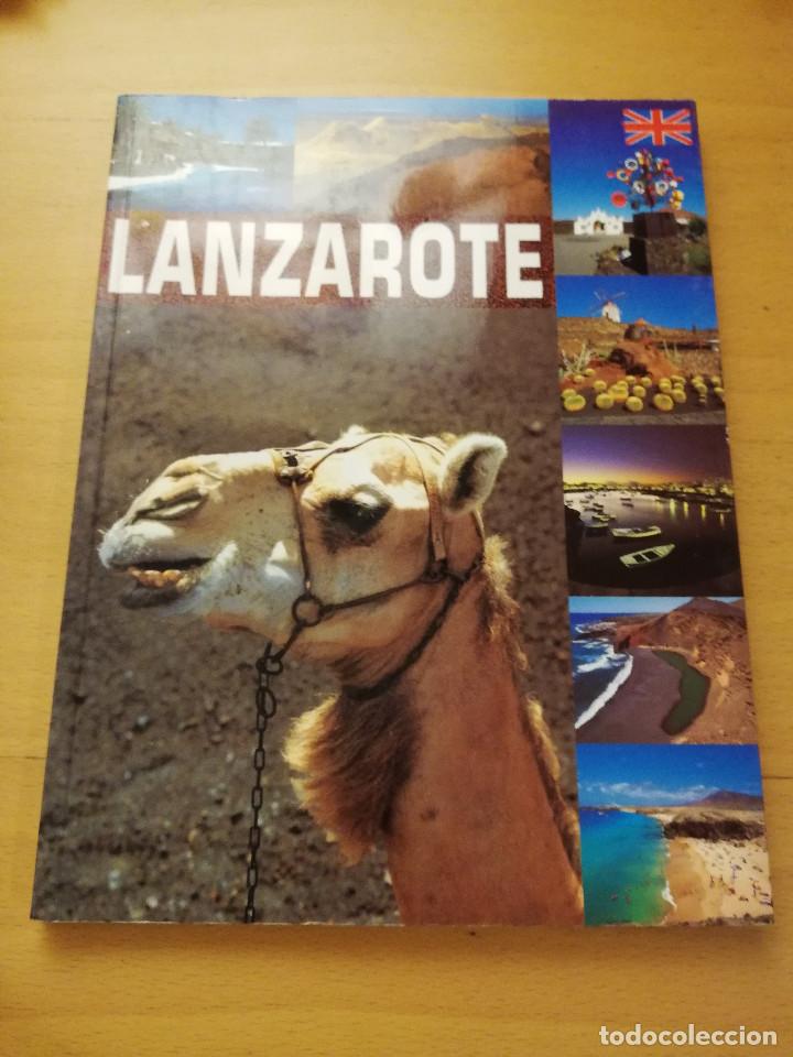 Libros de segunda mano: LANZAROTE. TOURIST GUIDE (EDICIONES A. M.) - Foto 1