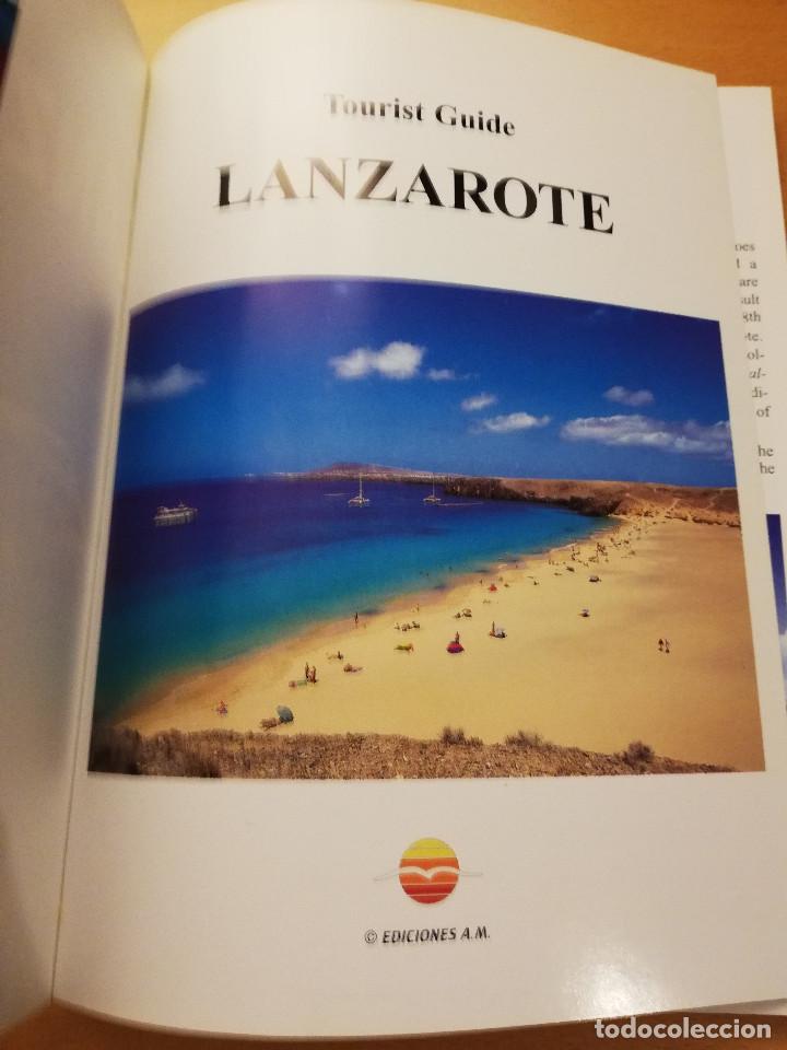 Libros de segunda mano: LANZAROTE. TOURIST GUIDE (EDICIONES A. M.) - Foto 2