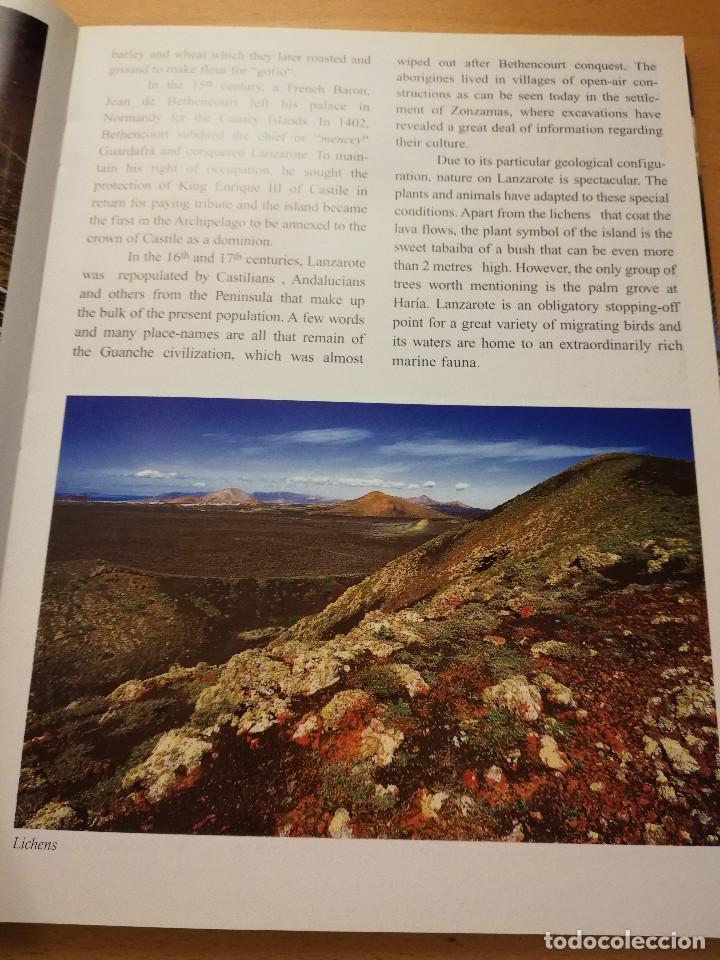 Libros de segunda mano: LANZAROTE. TOURIST GUIDE (EDICIONES A. M.) - Foto 3