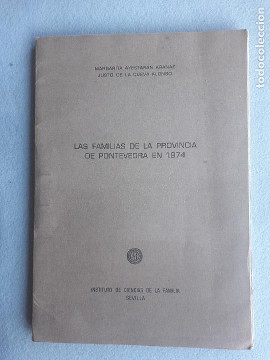 Libros de segunda mano: Las Familias de la Provincia de Pontevedra en 1974. M. Ayestaran J. de la Cueva.