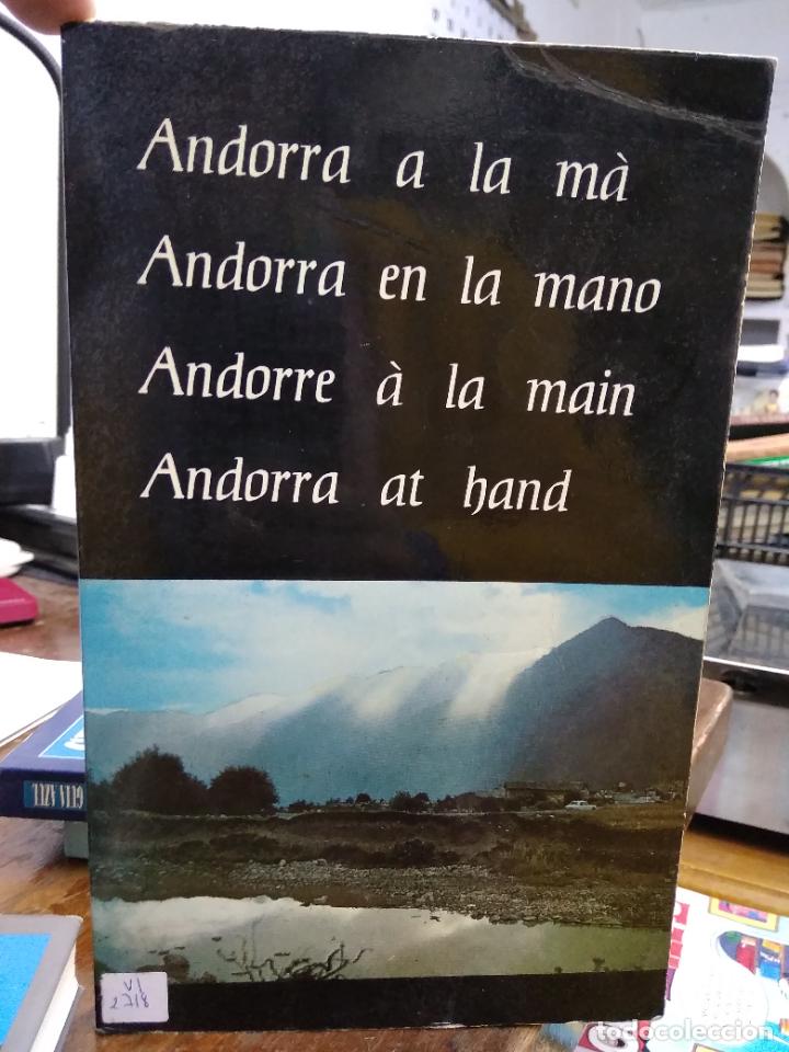 Libri di seconda mano: Andorra en la mano, varios idiomas. GU&Iacute;A-228