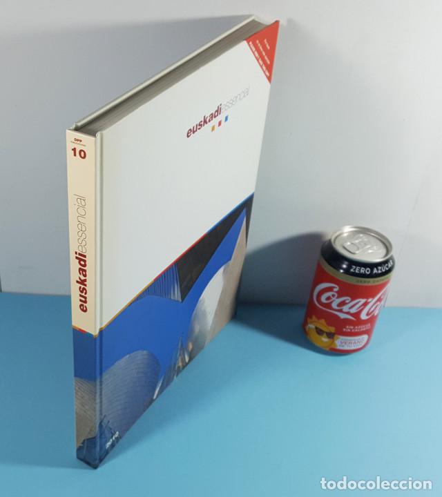 Libri di seconda mano: EUSKADI ESSENCIAL 2010, DE PASO POR EUSKAL HIRIA TAPA DURA 223 PAGINAS PAIS VASCO