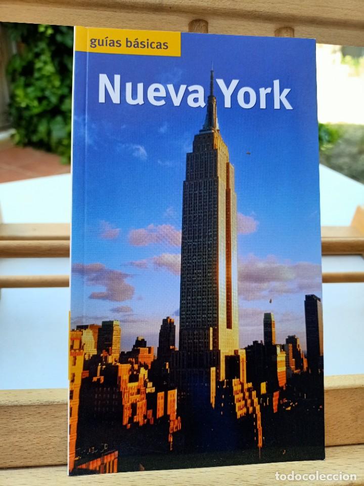 Libros de segunda mano: NUEVA YORK GU&Iacute;AS B&Aacute;SICAS EDICIONES B 2002 - Foto 1