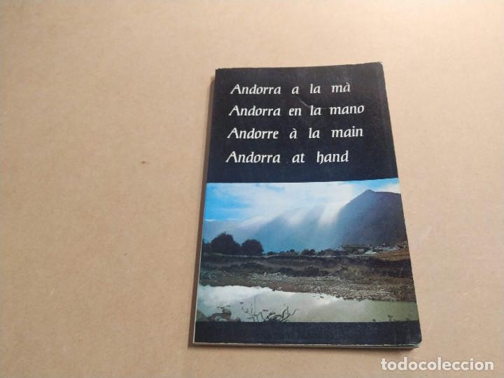 Libros de segunda mano: ANDORRA A LA M&Agrave; - EN LA MANO - &Agrave; LA MAIN - AT HAND