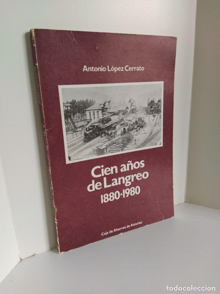 Libri di seconda mano: CIEN A&Ntilde;OS DE LANGREO 1880-1980. ANTONIO L&Oacute;PEZ CERRATO. 1981. INCLUYE FOTOS Y PLANOS ANTIGUOS.