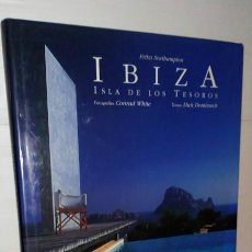 Libros de segunda mano: IBIZA ISLA DE LOS TESOROS - FRITZI NORTHAMPTON - FOTOGRAFÍAS CONRAD WHITE - TEXTOS LLUÍS DOMÈNECH. Lote 327587868