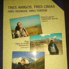 Libros de segunda mano: TRES AMIGOS, TRES CIMAS - HIRU ADISKIDE