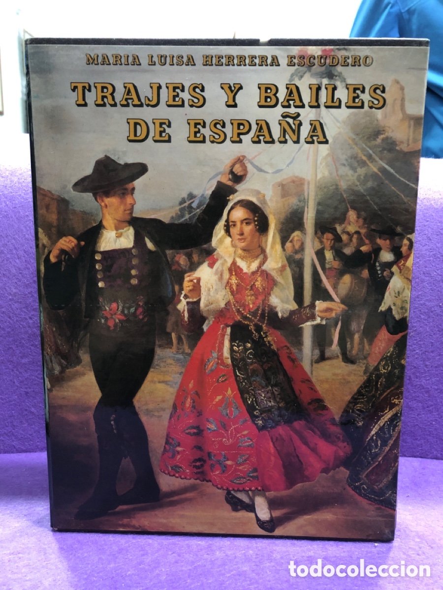 Libros de segunda mano: Libro Trajes y Bailes de Espa&ntilde;a (L94) - Foto 1