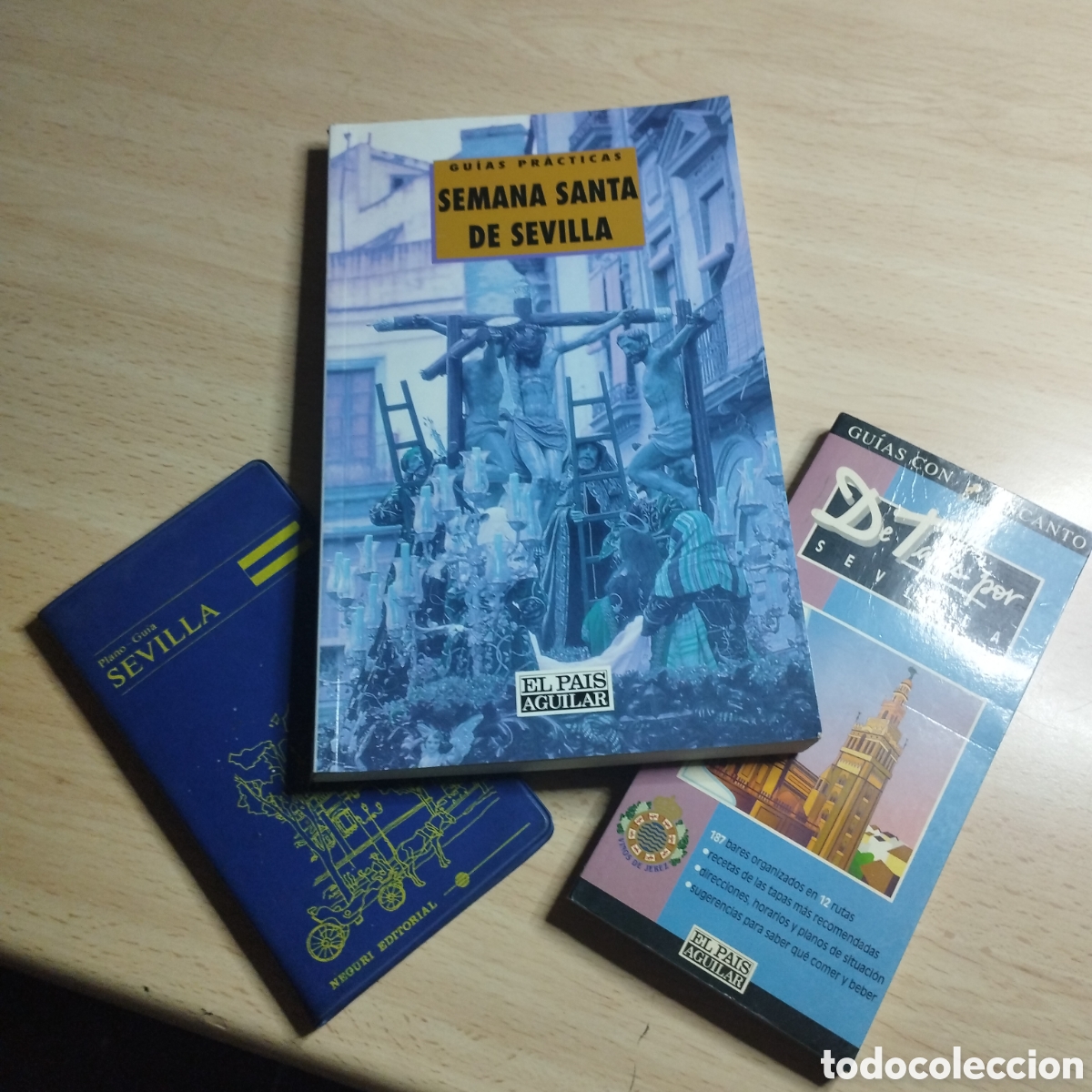 Libros de segunda mano: Lote de 3 gu&iacute;as de Sevilla. Semana Santa, plano y tapas.